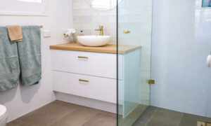 Creating Contrast with Gloss White in your Bathroom Renovation