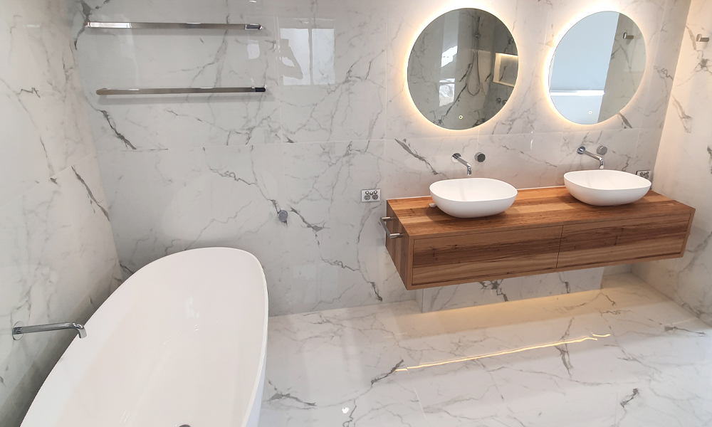 Creating Contrast with Gloss White in your Bathroom Renovation