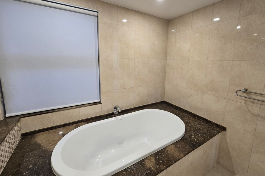 Old bathtub - Hope Island Gold Coast