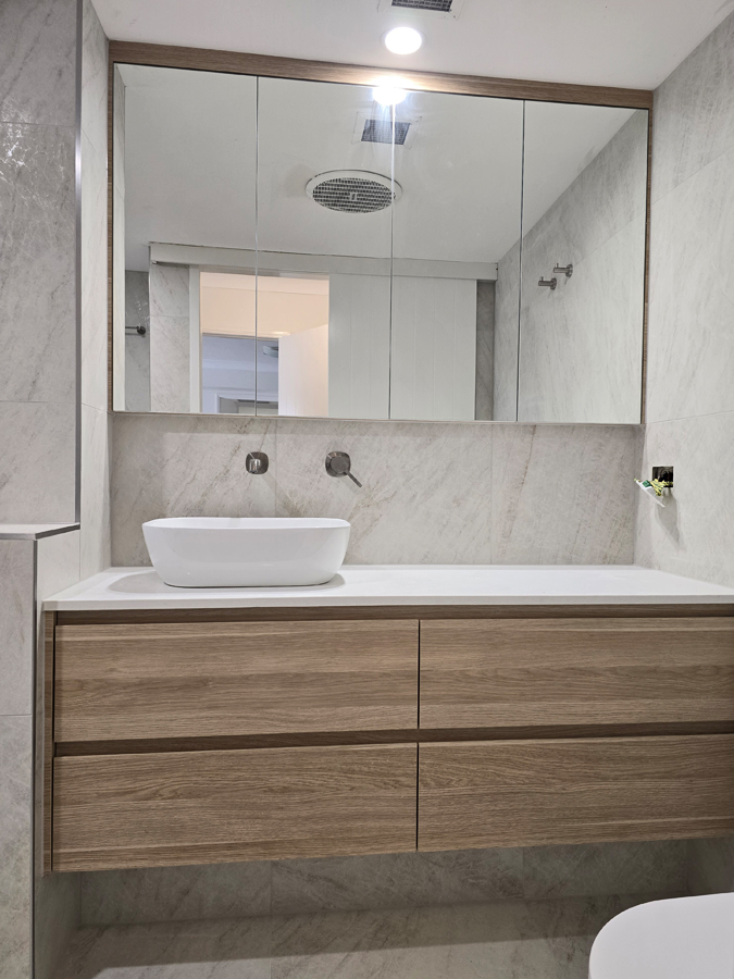 Single basin asymmetrical vanity