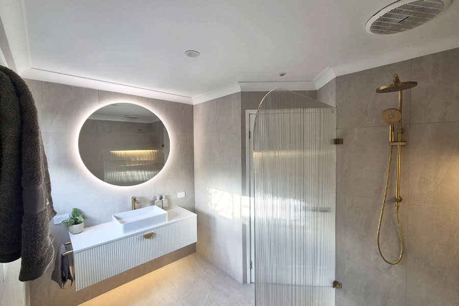 Round mirror Gold Coast bathroom renovation